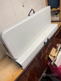 Due panche in resina salva spazio