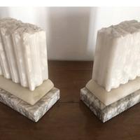 Ferma libri reggi libro in alabastro a colonna