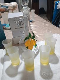 Set di bicchierini per il limoncello con bottiglia