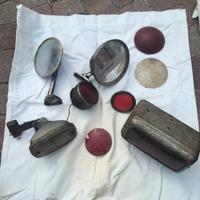 Specchietti e fanali antichi per macchine d'epoca 