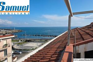 Riposto, mansarda vista mare (CT)