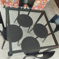 Tavolo da pranzo design moderno con sedie 