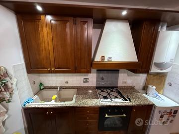 Cucina completa in legno con piano in granito – 24