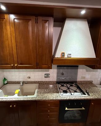 Cucina completa in legno con piano in granito – 24