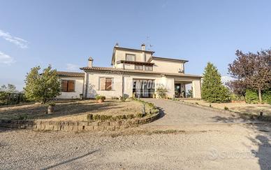 Villa indipendente con 5.000 mq di parco a Viterbo