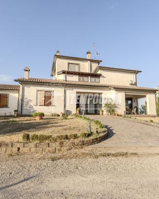 Villa indipendente con 5.000 mq di parco a Viterbo