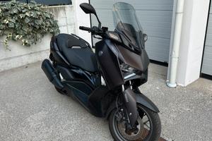 Xmax 300 tech max Black Magma