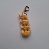 Ciondolo in osso intagliato con 3 elefanti