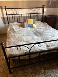 Letto matrimoniale in ferro battuto