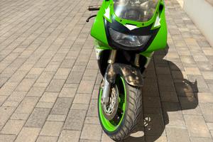 moto kawasaki zxr400 verde bianco nero