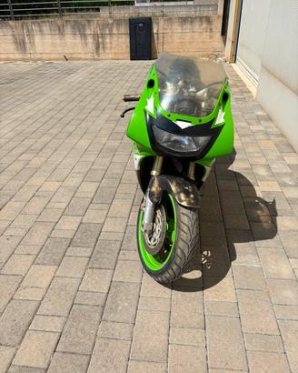 moto kawasaki zxr400 verde bianco nero