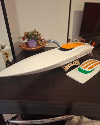 Barca radiocomandata mono carena