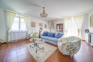 VILLA SINGOLA CON GIARDINO DI CIRCA 700 MQ!!!