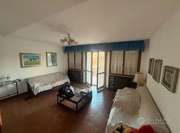 Guidonia trilocale arredato con terrazzo