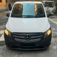 Mercedes Vito Autocarro 114d lang