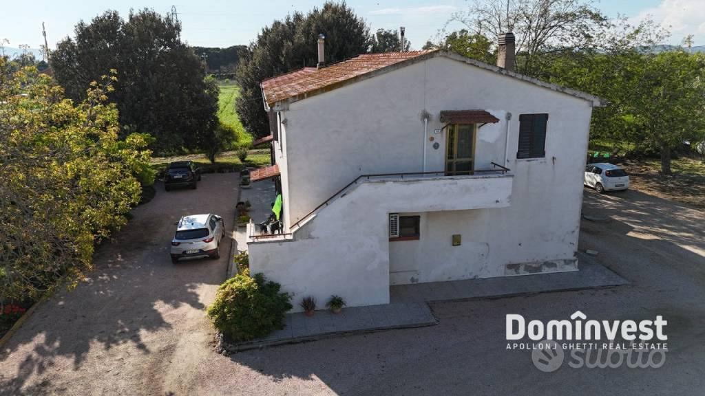 Rustico / Casale di 311 m² con più di 5 locali a C - Vista 2