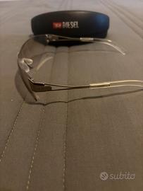 Occhialini trasparenti riposanti