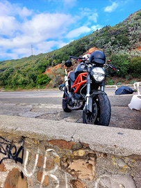 Ducati monster 696