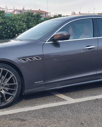 Quattroporte 2017 3.0 V6 Gransport SQ4 410cv Benz.