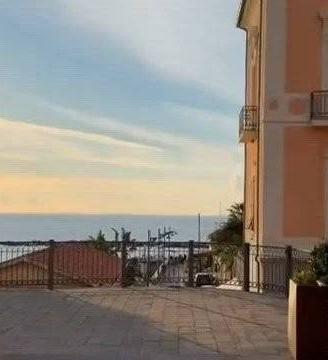 Attività / Licenza di 30 m² con 1 locale a Castell