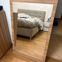 Specchio con cornice in legno