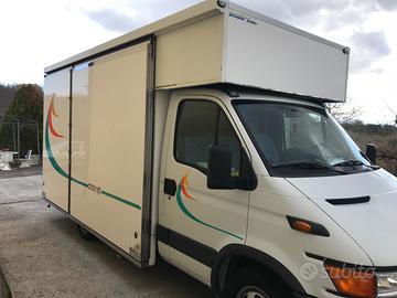 Autonegozio Resty camion magazzino ambulante