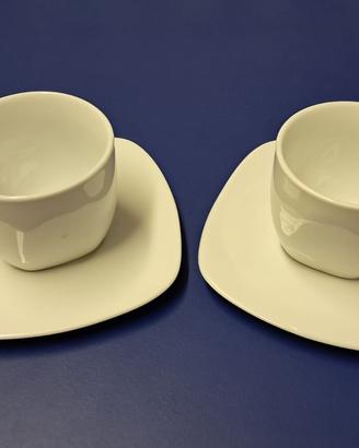 2 tazzine da caffè bianche moderne con piattino
