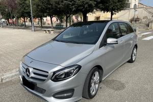 Mercedes Classe B200 con gancio traino a scomparsa