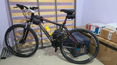 Bicicletta mountain bike