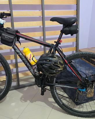 Bicicletta mountain bike