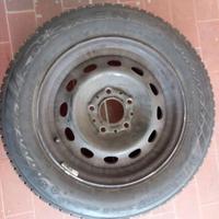 Pneumatici invernali su cerchio 195/65 R15 Nexen