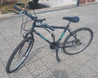 Bicicletta Mountain Bike 26' gomme antiforatura