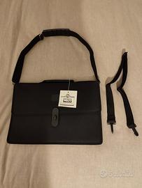 Borsa porta documenti.