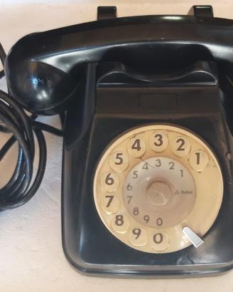 Antico telefono nero in bachelite