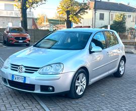 Volkswagen GOLF 5 anno 2006 2.0 DISEL 6 marce