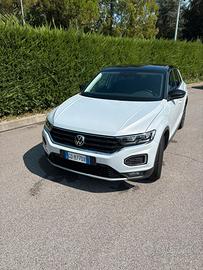 Volkswagen TROC grigio chiaro