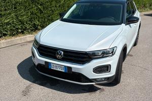 Volkswagen TROC grigio chiaro