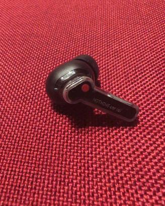 Nothing ear(a) right destro