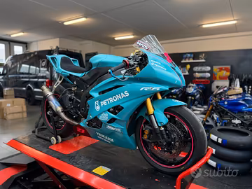 Yamaha YZF R6 PRONTO PISTA!