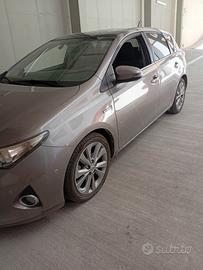 Toyota Auris Hybrid 