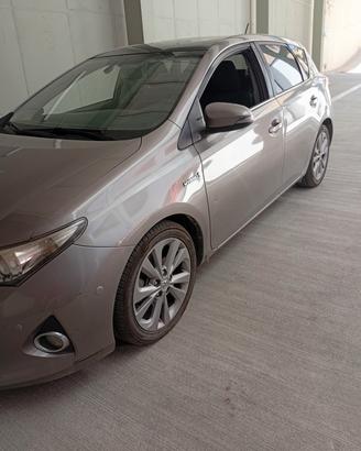 Toyota Auris Hybrid 