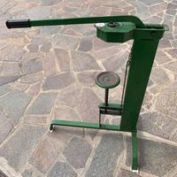 Tappatrice a leva per tappi in sughero