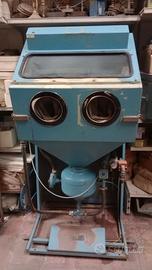 Sabbiatrice con serbatoio a pressione e aspiratore