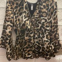 Blusa maculata a portafoglio