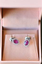 Orecchini con rubino rosso da 1,00 ct e diamanti..