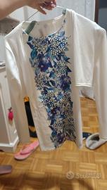 Vestito bianco con fiori azzurri con coprispalle