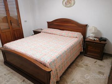 Camera matrimoniale in legno. Stile classico