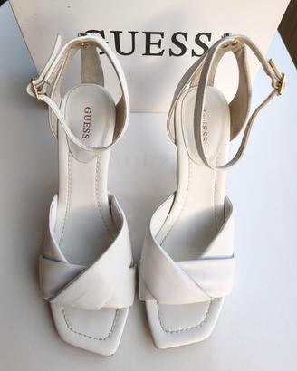 Titolo: Sandali Guess bianchi con tacco 