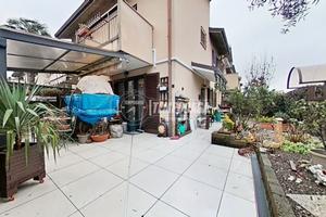 ELEGANTE VILLA A SCHIERA CON GIARDINO!