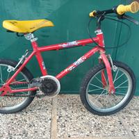 Bicicletta rossa da bimbo (4-6 anni)